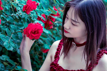 爱心驿站、人防纳凉中心、喷洒作业……各地积极“战”高温保民生